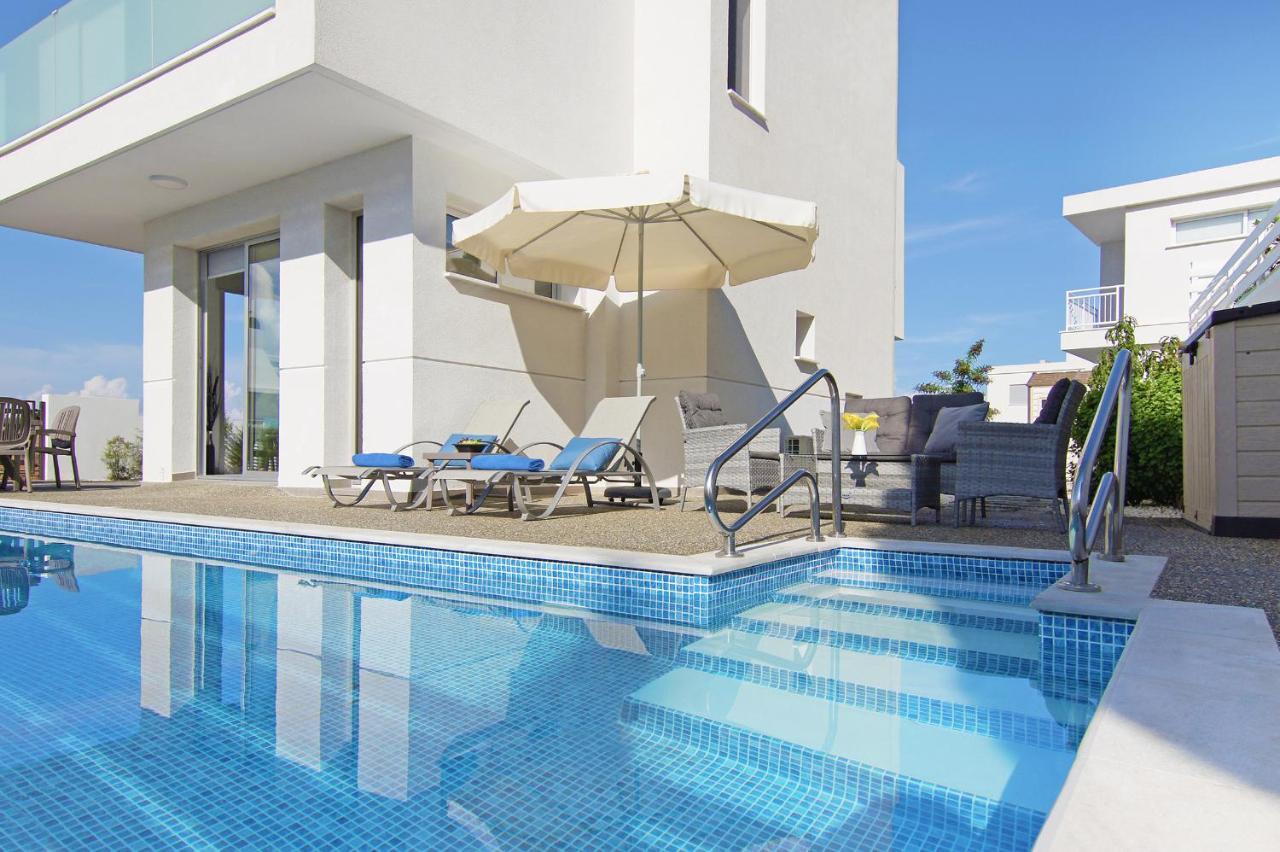 Villa Thea Athena Protaras Exteriör bild
