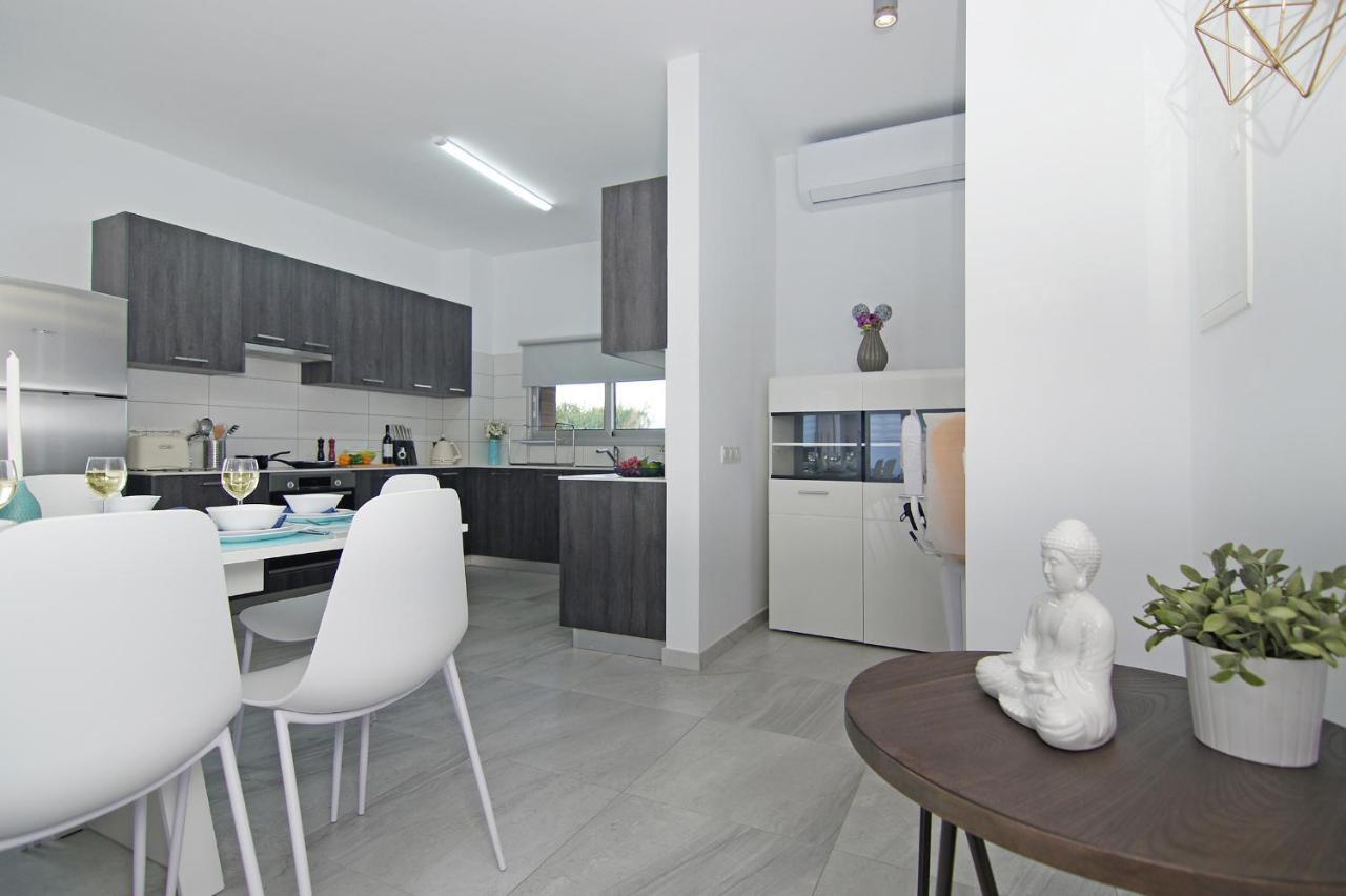 Villa Thea Athena Protaras Exteriör bild
