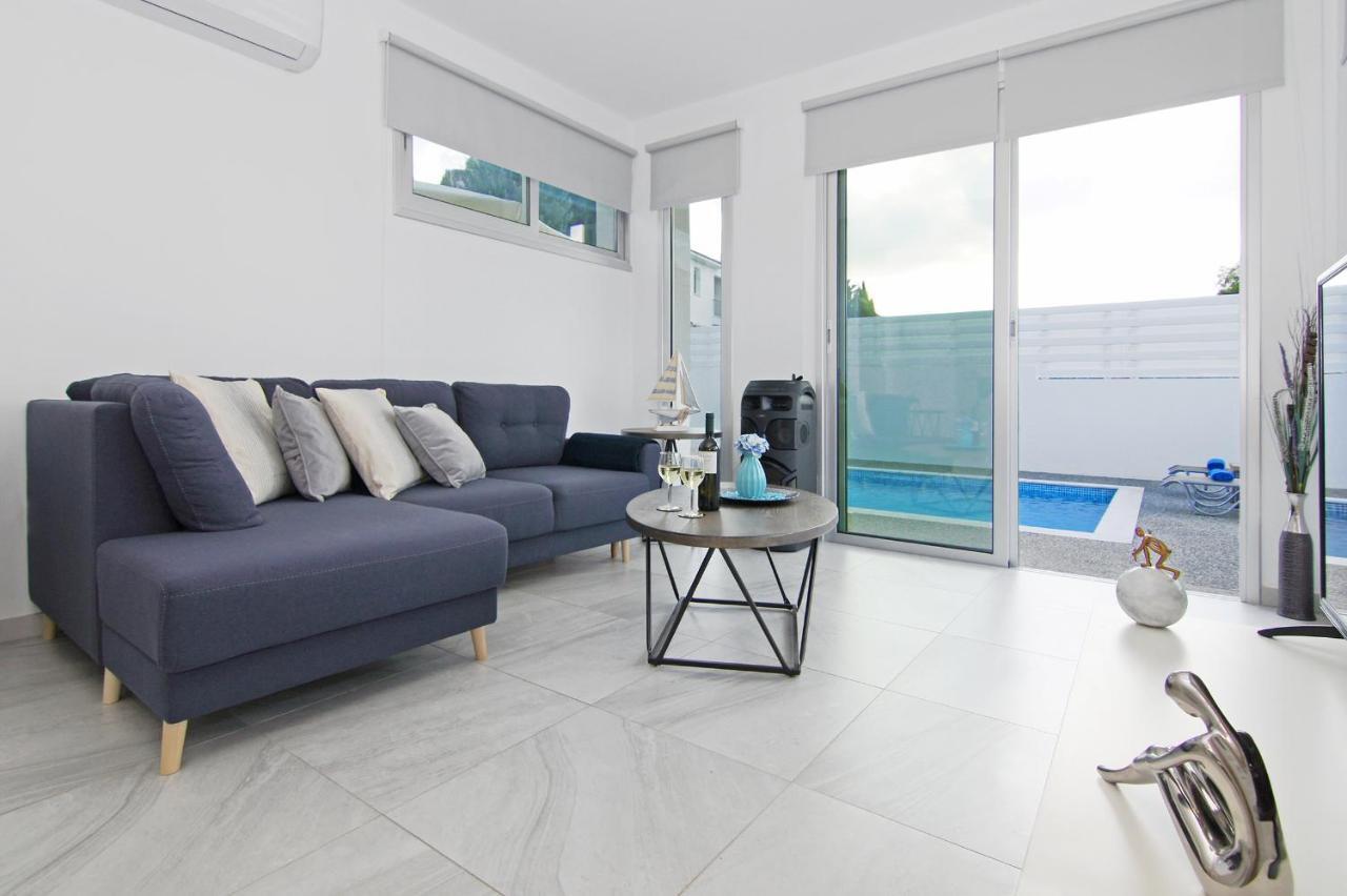 Villa Thea Athena Protaras Exteriör bild